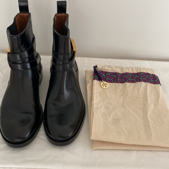 Tory Burch T-hardware chelsea boot black size 6 EUC - Picture 14 of 14